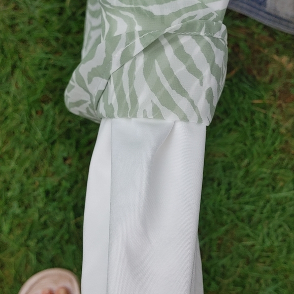 Lulus Vacay Vibes Sage Geen Ruffled Wideleg Jumpsuit SZ.10 NWT - Picture 10 of 11